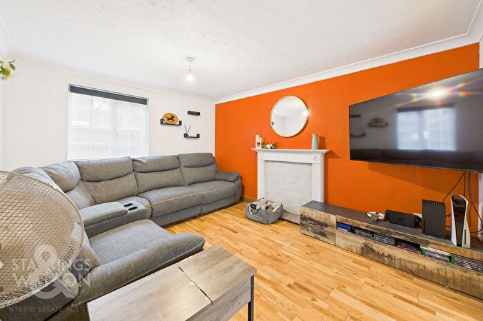 3 Bedroom Semi-Detached House For Sale In Beech Way, Brundall, Norwich, NR13