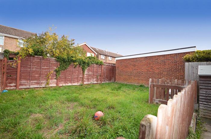 3 Bedroom Semi-Detached House For Sale In RIngstead, NN14