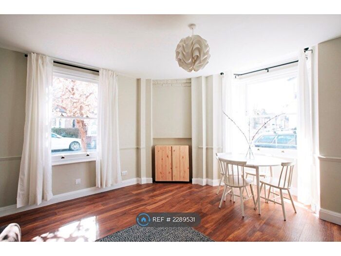 3 Bedroom Flat To Rent In Nunhead, London, SE15
