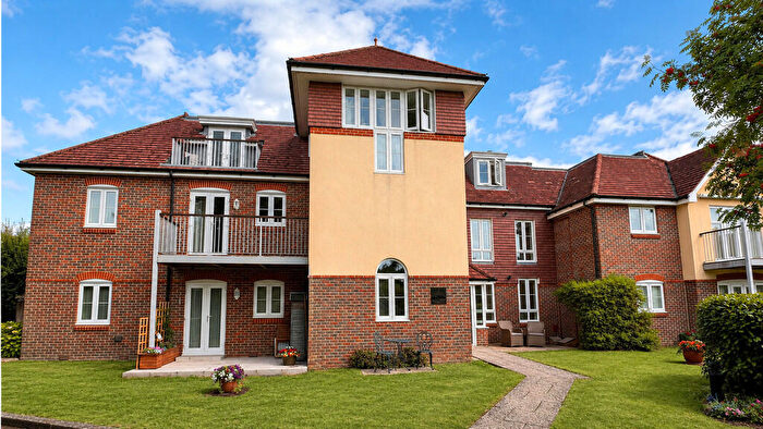 2 Bedroom Flat For Sale In Compton House, Petersfield, Hampshire, GU31