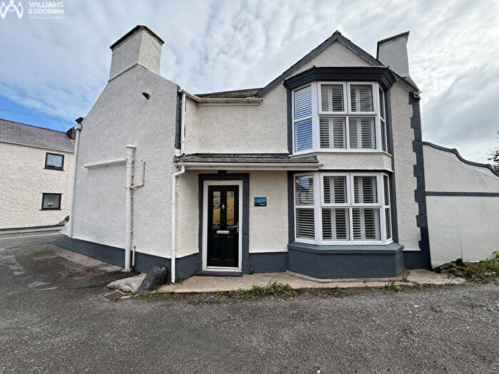 3 Bedroom Detached House For Sale In Llaneilian Road, Amlwch, LL68