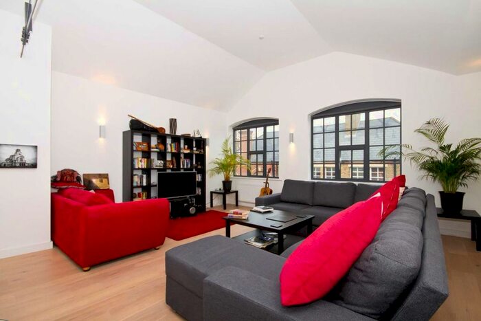 3 Bedroom Flat To Rent In Warple Mews, Warple Way, London, W3