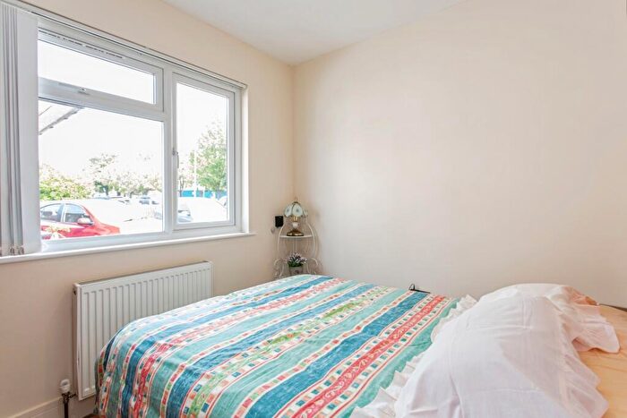 3 Bedroom Bungalow For Sale In Prittlewell Chase, Westcliff-on-Sea, Essex, SS0