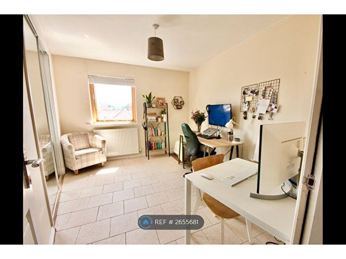 2 Bedroom Flat To Rent In Cathcart Road, Rutherglen, G73