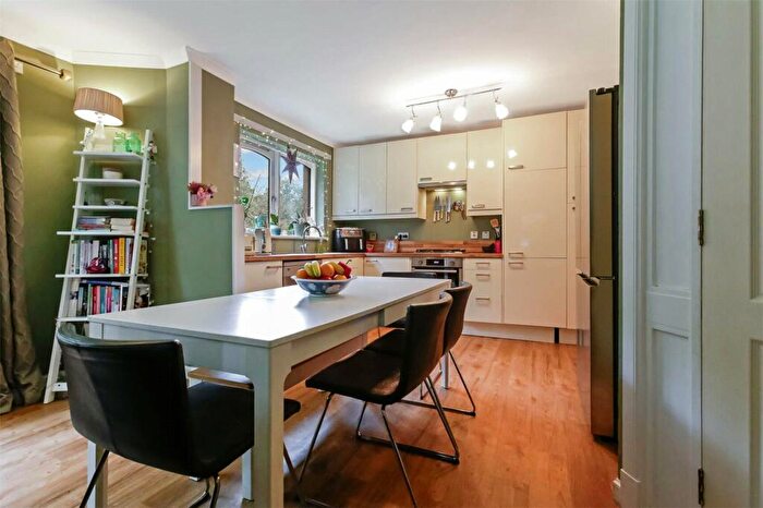 2 Bedroom Flat For Sale In Riverside Park, Linnpark Avenue, Netherlee, East Renfrewshire, G44