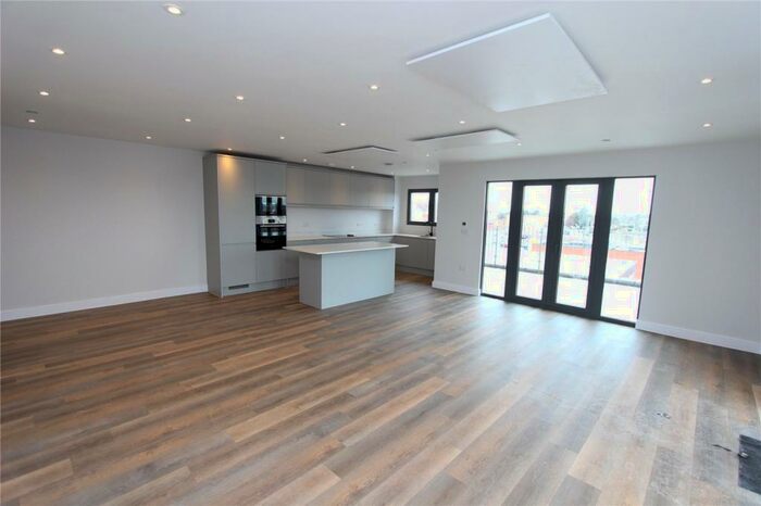 2 Bedroom Apartment To Rent In London Road, Hadleigh, Benfleet, SS7