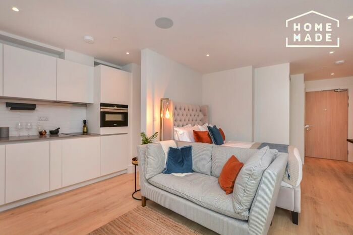 Flat To Rent In Caxton Place, Ilford, IG1