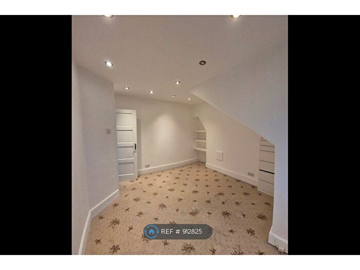 1 Bedroom Flat To Rent In Glebe Road, London, N8