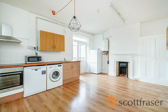 2 Bedroom Apartment To Rent In Banbury Road, Summertown, OX2