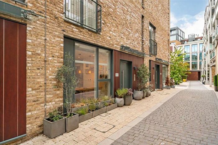 3 Bedroom Terraced House For Sale In Hilary Mews, London Bridge, SE1