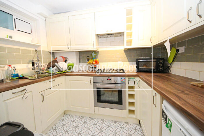2 Bedroom House To Rent In Audric Close, KT2