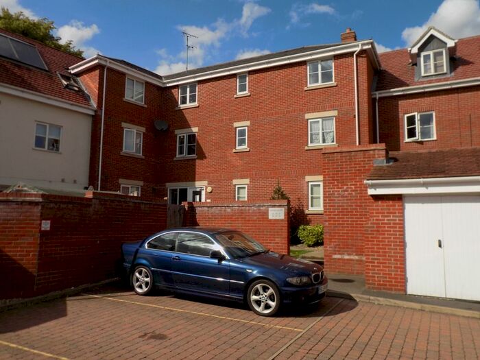 2 Bedroom Flat To Rent In Evans Court, Halstead, CO9