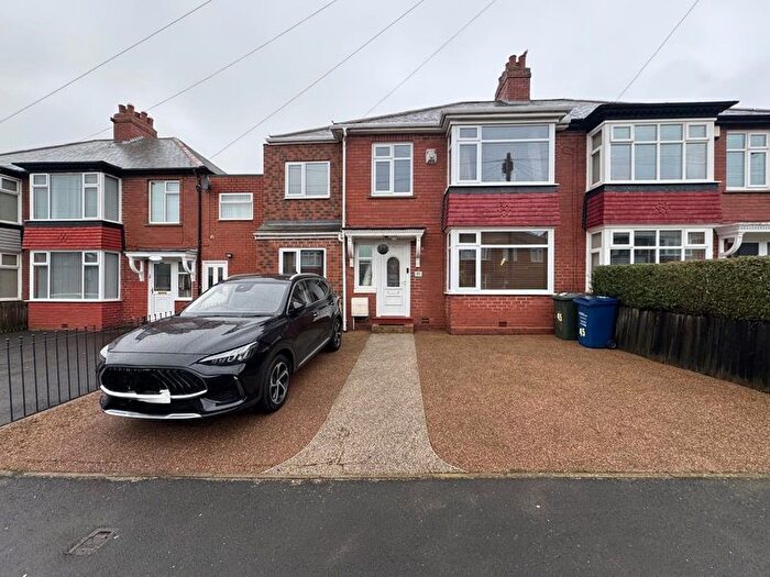 5 Bedroom Semi-Detached House For Sale In Swaledale Gardens, High Heaton, NE7