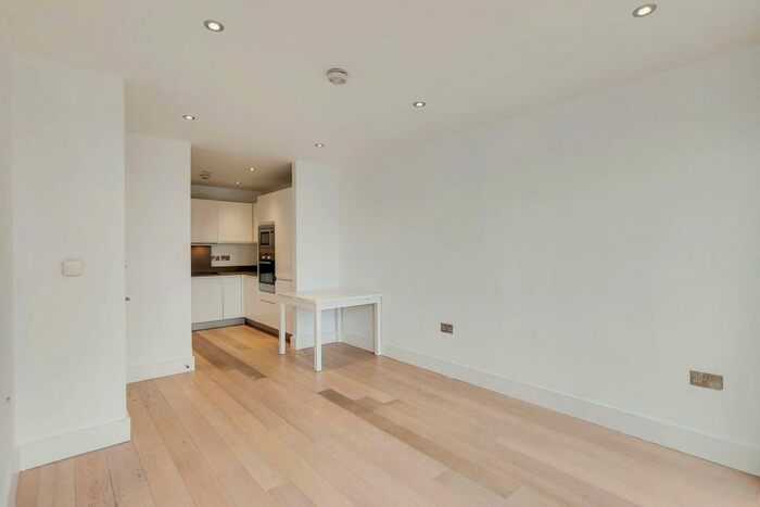 2 Bedroom Flat To Rent In Fairfield Road, Bow, London, E3