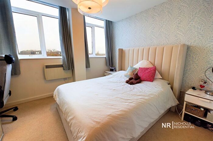 1 Bedroom Flat For Sale In East Street, Epsom, KT17