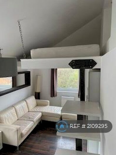 Studio To Rent In Azenby Road, London, SE15