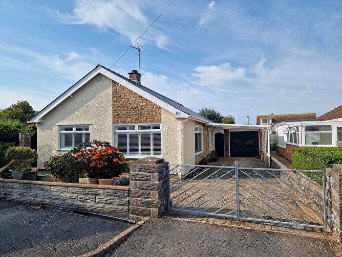 4 Bedroom Detached Bungalow For Sale In Teal Close. Porthcawl, CF36