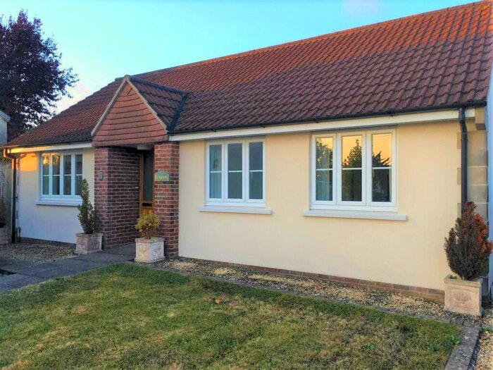 4 Bedroom Detached Bungalow For Sale In Hayward Drive, Baltonsborough, BA6