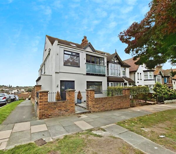 5 Bedroom Semi-Detached House For Sale In City Way, Rochester, ME1
