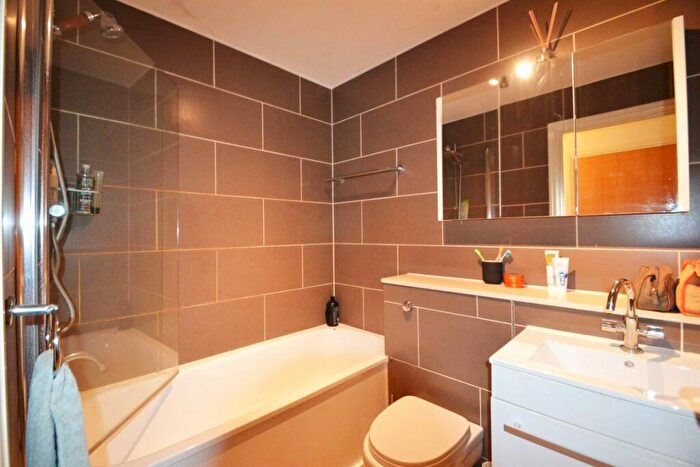 1 Bedroom Flat To Rent In Stunning One Bed With Gorgeous Canal Views, NW1
