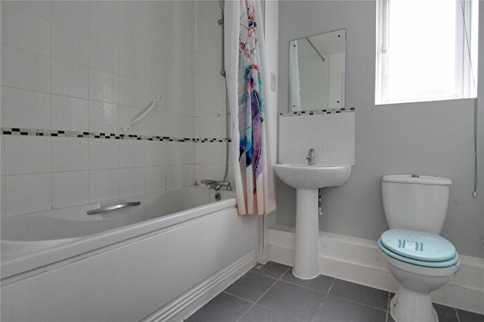 2 Bedroom Flat For Sale In Alder Court, Fleet, Hampshire, GU51
