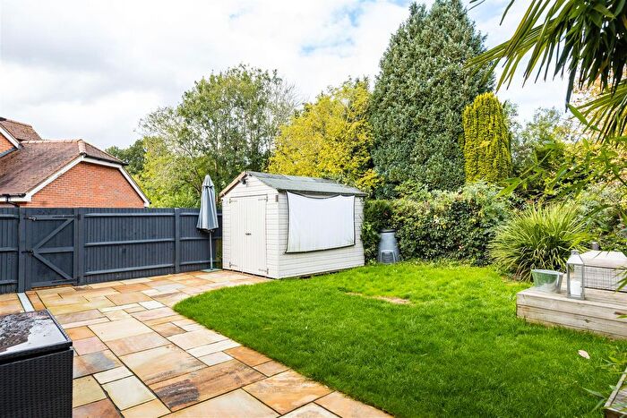 4 Bedroom Detached House For Sale In Buxton Place, Caterham, CR3