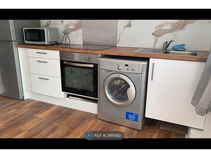 1 Bedroom Flat To Rent In Lampton Park Road, Hounslow, TW3