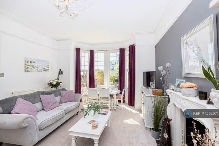 2 Bedroom Flat To Rent In Burnaby Road, Bournemouth, BH4