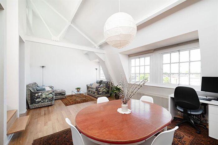 2 Bedroom Flat For Sale In Prince Of Wales Road, Kentish Town, NW5