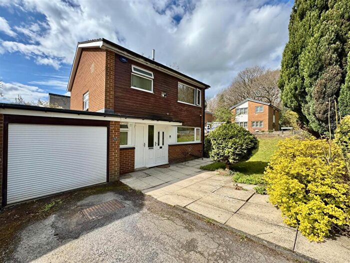 3 Bedroom Link Detached House For Sale In Butternab Road, Beaumont Park, Huddersfield, HD4