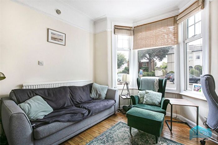 2 Bedroom Flat To Rent In Long Lane, East Finchley, London, N2