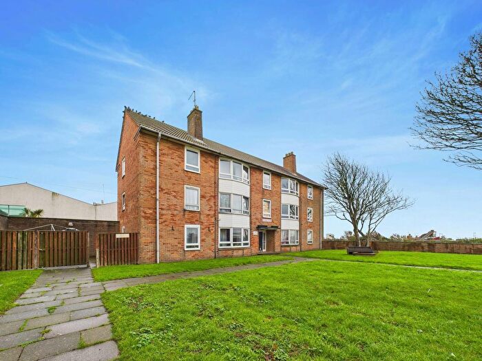 3 Bedroom Flat For Sale In Old Mill Close, Southwick, BN41