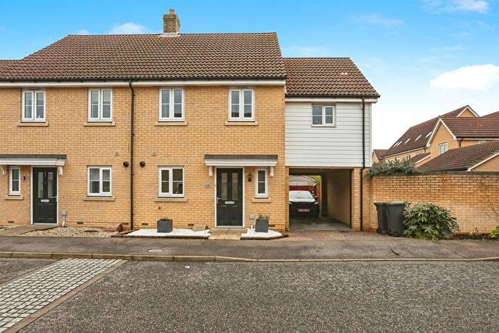 3 Bedroom Semi Detached House For Sale In Buzzard Rise, Stowmarket, IP14