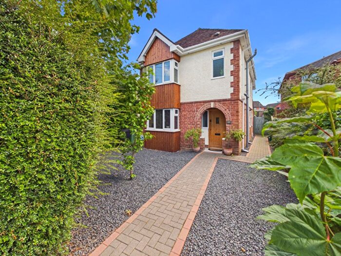 3 Bedroom Detached House For Sale In Henwick Road, Worcester, Worcestershire, WR2