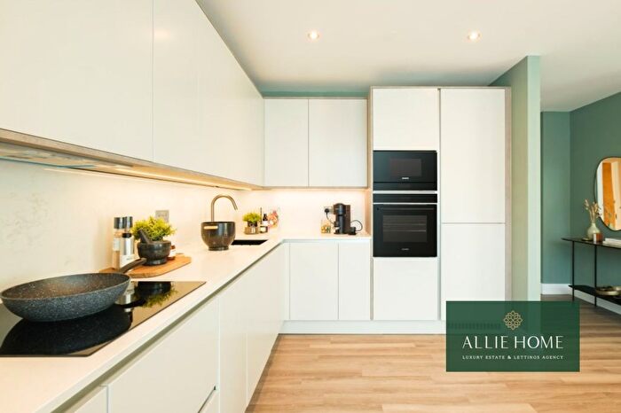 3 Bedroom Flat For Sale In Colindale Avenue, London, NW9 - Photo 3