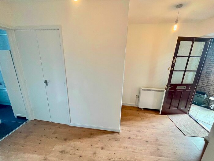 1 Bedroom Flat To Rent In Pentwyn Heights, Abersychan, Pontypool, NP4