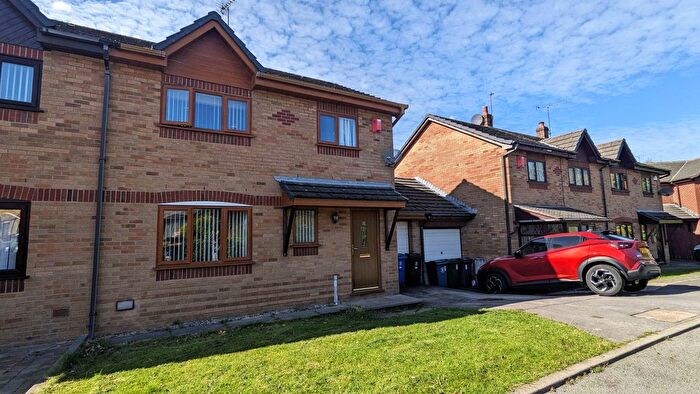 3 Bedroom Semi-detached House For Sale In Meadowclough, Skelmersdale, WN8