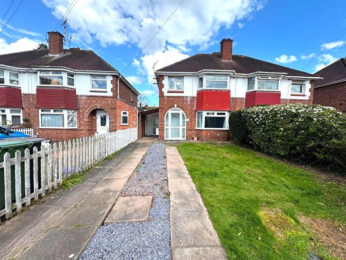 3 Bedroom Semi-detached House For Sale In Comer Road, Worcester, WR2