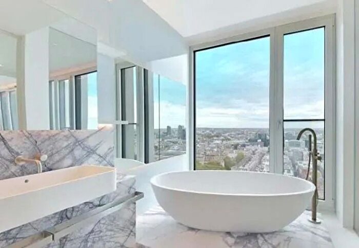 3 Bedroom Flat To Rent In Upper Ground, London, SE1