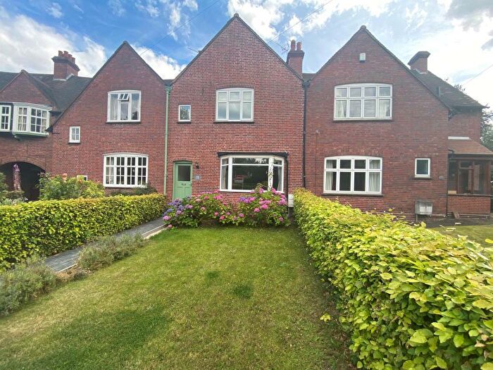 2 Bedroom House To Rent In East Pathway, Birmingham, B17