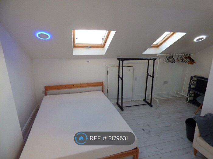 2 Bedroom Flat To Rent In Cann Hall Road, London, E11