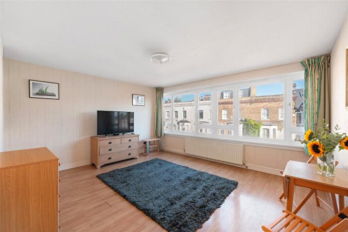 3 Bedroom Flat For Sale In Shuttleworth Road, Battersea, SW11