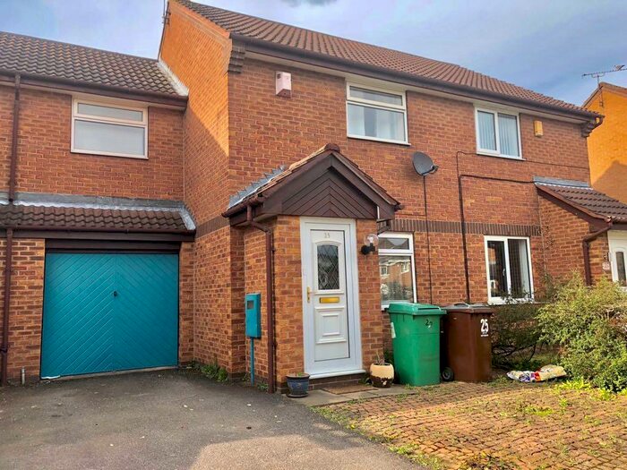3 Bedroom House To Rent In Chapman Court, Nottingham, NG8