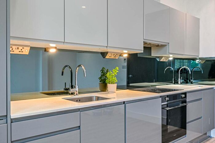 2 Bedroom Flat To Rent In Lordship Park, Stoke Newington, London, N16