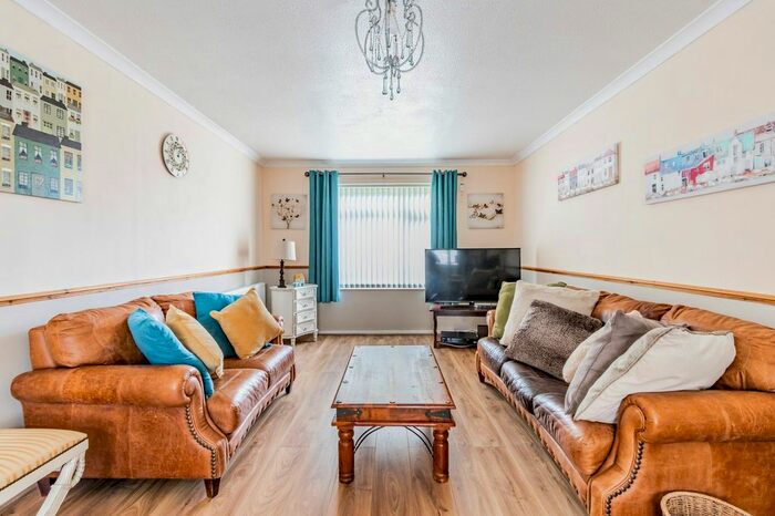 3 Bedroom Terraced House For Sale In Weston Road, Lowestoft, NR32