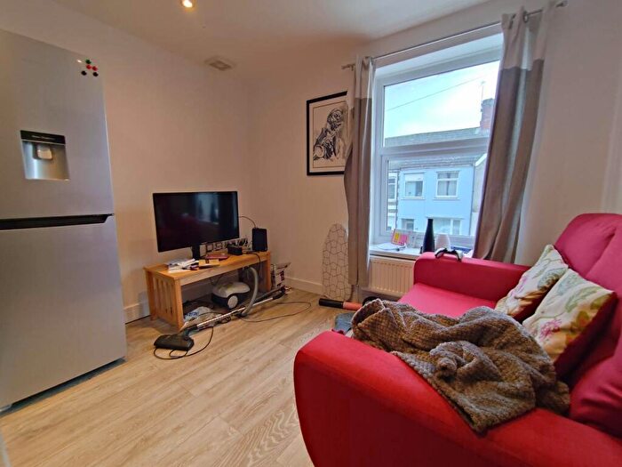1 Bedroom Flat To Rent In Woodville Road, Cathays, CF24
