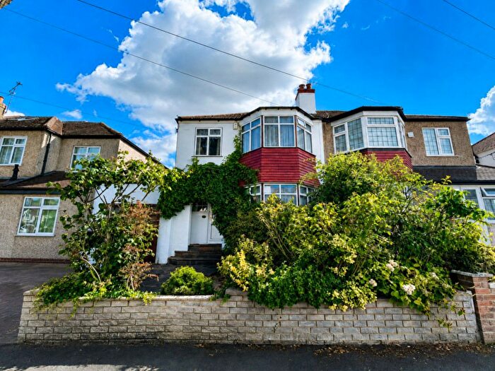 3 Bedroom Semi-Detached House To Rent In Raleigh Avenue, Wallington, SM6