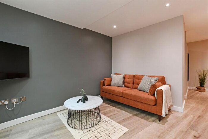 Studio To Rent In West One Space, City Centre, S3
