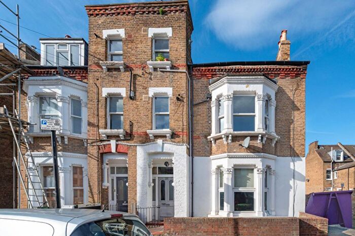 2 Bedroom Flat To Rent In Brailsford Road, Tulse Hill, London, SW2