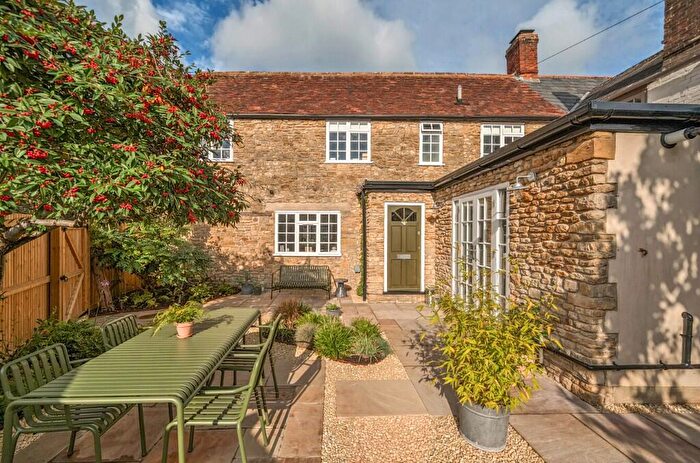 3 Bedroom End Of Terrace House For Sale In Quaperlake Street, Bruton, Somerset, BA10